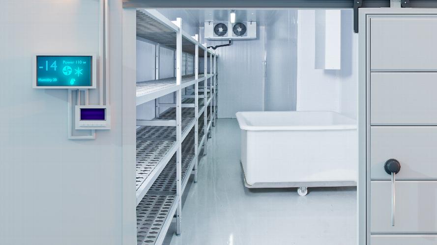 Walk-In Fridge vs Freezer: What’s Right for Your Kitchen? If you’re managing a commercial kitchen in the UK, you’ll inevitably ask, what is the difference between a walk-in fridge and a walk-in freezer? At their core, both are types of cold rooms used to keep perishable items safe and meet food safety standards. However, there are important distinctions, walk-in fridges keep foods chilled at around 0°C to 5°C, while walk-in freezers preserve ingredients at -18°C or lower. Understanding these differences is essential for choosing the right storage system, optimising kitchen efficiency, and protecting your business’s reputation for food safety.