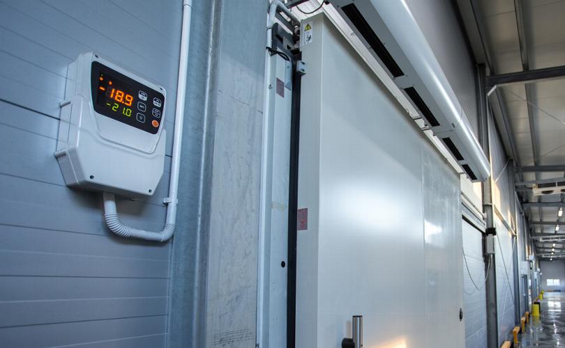 What Temperature Should a Cold Room Be Set To? Not sure what temperature your cold room should be set to? This guide covers the correct chilled and frozen ranges, sector-specific settings for food, catering, retail and pharma, UK regulations, temperature logging, and how to monitor and maintain accurate temperatures.
